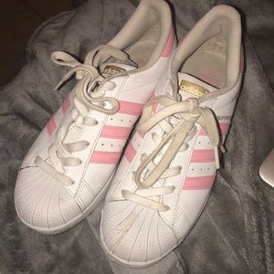 Women’s ADIDAS SUPERSTARS SNEAKERS.